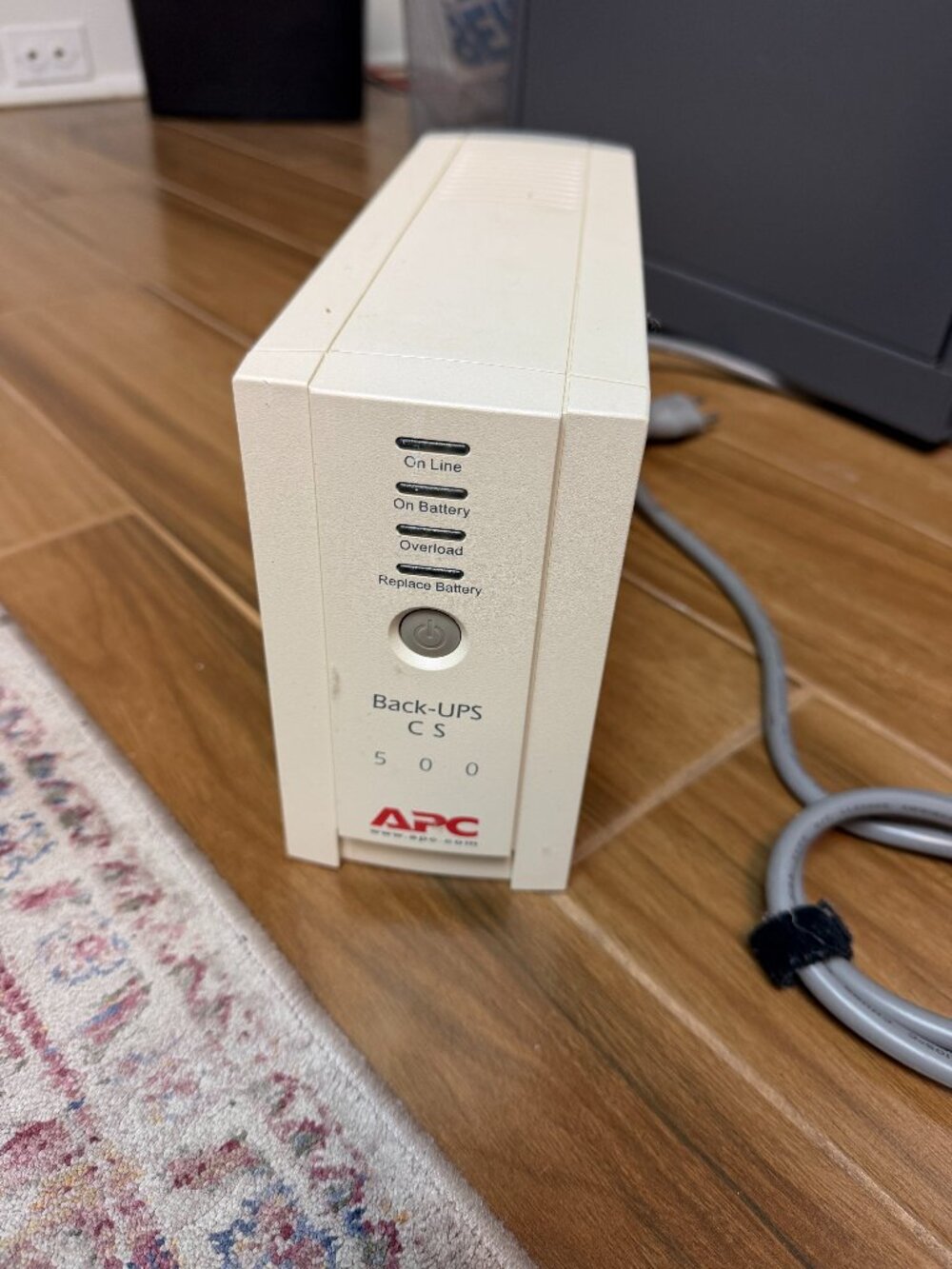 APC BE600M1 Backup-UPS Battery Backup & Surge Protector 600VA